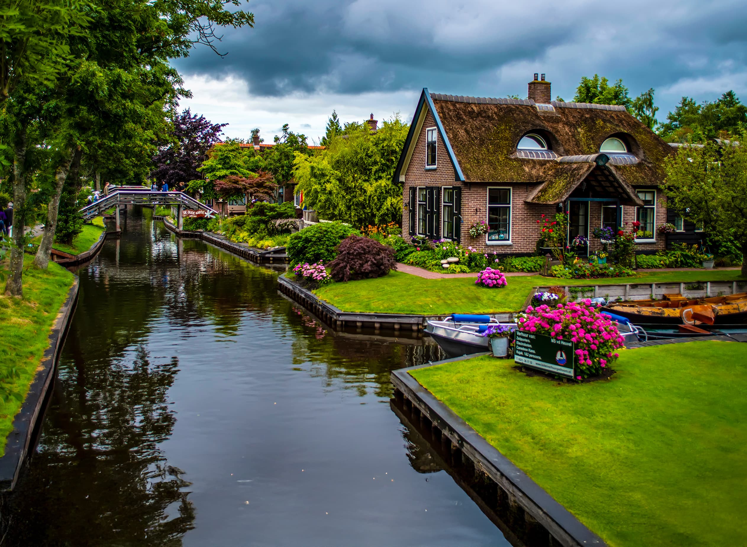 Giethoorn: The Dutch Village with No Roads